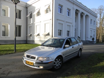 Volvo V40 1.6 HALFLEDER, RIJKLAAR (bj 2004)