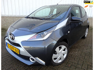 Toyota Aygo 1.0 VVT-i x-play / Goed onderhouden en zeer netjes