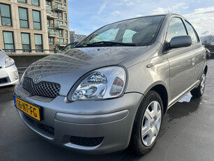 Toyota Yaris 1.3 VVT-i Sol UNIEK! 32000KM NAP AUT Airco Dealer OH! Als Nieuw met Nieuwe banden