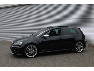 Volkswagen Golf 2.0 TSI R 4Motion (Panoramadak Sportleder Navi ACC Camera 19InchLMV PrivacyGlass Pdc V+A)