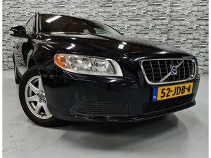 Volvo V70 2.0F Momentum* Navi*PDC*Leder*Trekhaak*Nieuwe APK!