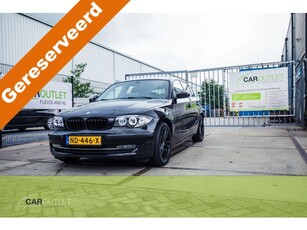 BMW 1-serie 116i Zeer sportieve black en Compleet