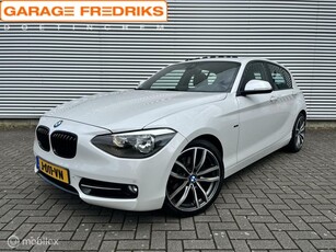 BMW 1-serie 118i Sport Line Pano Stoelverwarming Navi