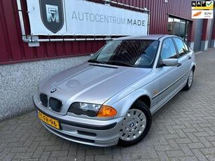 BMW 3-SERIE 318i // Seadan //