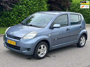 Daihatsu Sirion 2 1.0-12V Premium Airco*04-04-2025 APK*NAP*LM velgen*2e eigenaar*Nette auto*