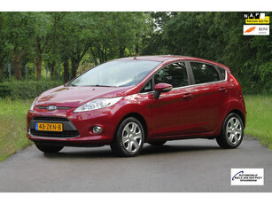 Ford Fiesta 1.25 Titanium 5 deurs / Airco / Trekhaak / Slechts 55.790 km.