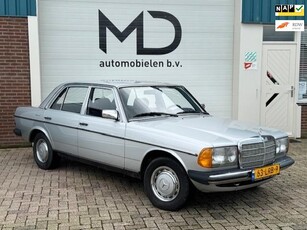 Mercedes-Benz 200-280 (W123) 200 / Schuif dak / Nette auto