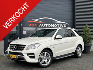 Mercedes-Benz M-Klasse 350 BT AMG Diamantwit | HarmanKardon | Camera | Stoelverwarming | Comand | Luchtvering | Spiegelpakket | Treeplanken | Origineel Nederlands | Dealer Onderhouden | Euro6 | Topstaat!!