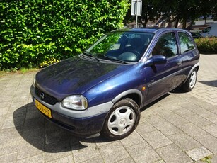 Opel Corsa 1.2i-16V Sport MET JAAR APK