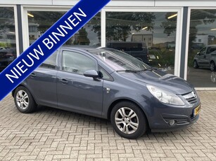 Opel Corsa 1.4-16V 50% deal 2.975,- ACTIE