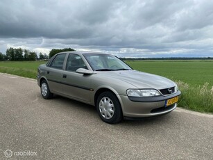 Opel Vectra 1.6i GL Trekhaak NAP