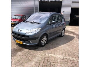 Peugeot 1007 1.4 Gentry,Airco electr pakket enz. Zeer nette