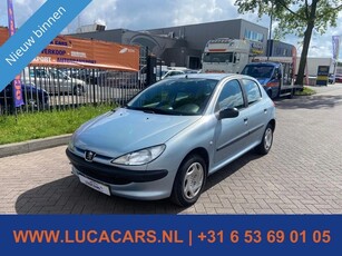 Peugeot 206 1.4 XR NIEUWE APK! 2X SLEUTEL + BOEKJES!