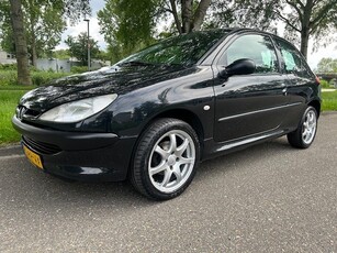 Peugeot 206 1.4 XR Nieuwe apk en distributie (bj 2001)