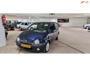 Renault Twingo 1.2-16V Initiale airco leer nieuwe Apk! Goede speakers!!