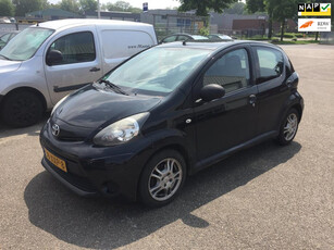 Toyota Aygo 1.0 VVT-i Comfort airco 5 deurs stuurbekrachtiging elektrische ramen getint glas nwe apk incl onderhoudsboekjes