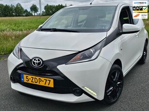 Toyota Aygo 1.0 VVT-i x-play Led Camera Airco 5-Deurs!