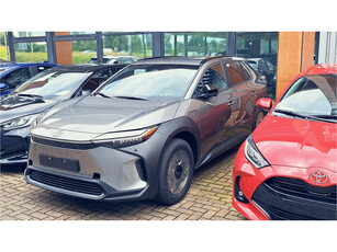 Toyota Bz4x 2WD Dynamic 71 kWh Automaat | DIRECT LEVERBAAR | STOEL- EN STUUR VERWARMING |