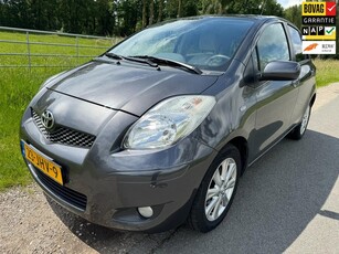 Toyota Yaris 1.3 VVTi Executive dealer onderhouden en 1ste