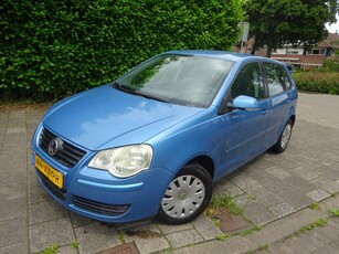 Volkswagen Polo 1.6-16V Optive