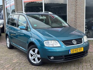 Volkswagen Touran 2.0-16V FSI Highline DSG - Cruise - Clima