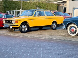 Volvo 142 De Luxe gerestaureerd in prachtige kleurstelling