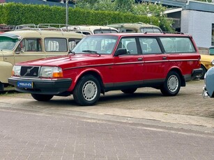 Volvo 240 2.3 DL handgeschakeld, hondenrek, zeer nette auto