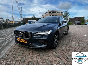 Volvo V60 2.0 T6 Recharge AWD Ultimate Dark Modeljaar 2023!