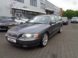 Volvo V70 2.4 D5 Summum AUT/ XENON / MOOIE AUTO / CRUISE /