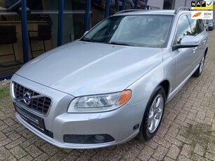 Volvo V70 2.5FT Momentum 230PK H.LEER / ECC / PDC / TREKHAAK