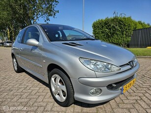 Peugeot 206 1.6-16V Quiksilver