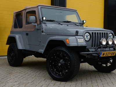 Jeep Wrangler 4.0i Cabrio / ZEER NETJES / Nieuwe Velgen / Interieur Bekleed / Led / Xenon