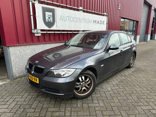 BMW 3-serie 318i Dynamic Executive // Automaat // TIK IN DE MOTOR //