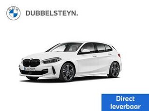 BMW M-Model 1-serie 118i Sport | Comfort Pack | Premium Pack | 18 inch LM Dubbelspaak M (Styling 819 M)in Bicolor Orbit Grau Metallic | Steptronic transmissie met dubbele koppeling | Extra getint glas in achterportierruiten en achterruit | M achterspoiler