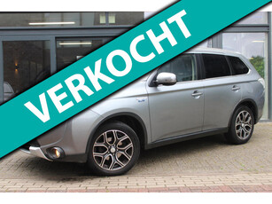 Mitsubishi Outlander 2.0 PHEV Instyle+ | Panoramadak | Stoelverwarming | Elektr. achterklep | 18