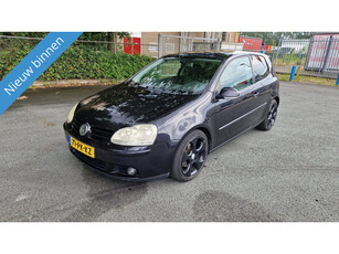 Volkswagen Golf 2.0 FSI Sportline