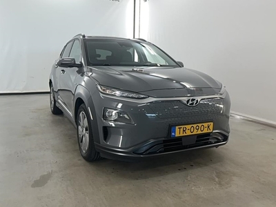 HYUNDAI KONA EV Premium 64 kWh (INCL-BTW) *VOLLEDER | HUD | FULL-LED | NAVI-FULLMAP | DAB | ADAPTIVE-CRUISE | KEYLESS | CAMERA | BLIND-SPOT | LANE-ASSIST | ECC | PDC | VIRTUAL-COCKPIT | COMFORT-SEATS | 18