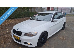 BMW 3-serie Touring 320i Luxury Line MET GEHEEL M PAKKET