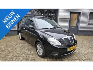 Lancia Ypsilon 1.2 Argento **SCHUIFDAK-AIRCO-APK**