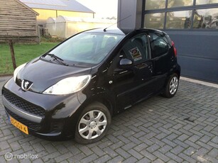 Peugeot 107 1.0-12V XS. Nette auto. Technisch perfect. Airco