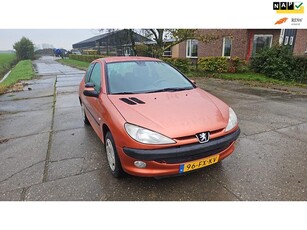 Peugeot 206 1.4 Gentry/ automaat/ clima/ nieuwe apk