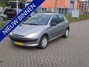 Peugeot 206 1.4 XR 5 deurs (bj 2002)