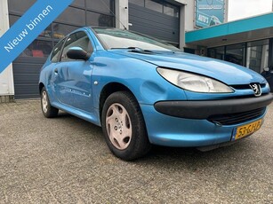 Peugeot 206 1.6-16V XT (bj 2000)