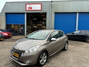 Peugeot 208 1.2 VTi Allure Inclusief : Nieuwe distributie