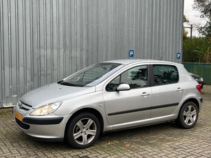 Peugeot 307 1.6-16V XT / 5drs / Clima / Trekhaak (bj 2003)