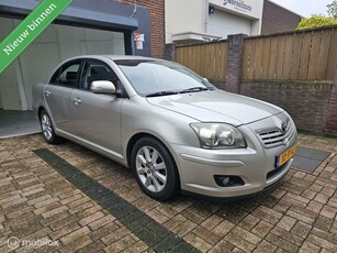 Toyota Avensis 2.0 VVTi Luna