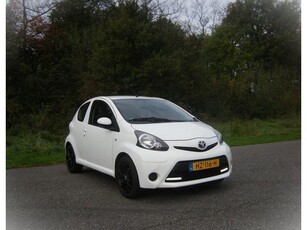 Toyota Aygo 1.0 VVT-i Comfort Orange . Airco . Elec ramen .