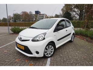 Toyota Aygo 1.0 VVT-i Now Dealeronderhouden. (bj 2013)