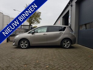 Toyota Verso 1.8 VVT-i automaat Dynamic Business uitvoering