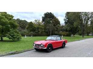 Triumph TR 4 Gerestaureerd en scherp geprijsd.